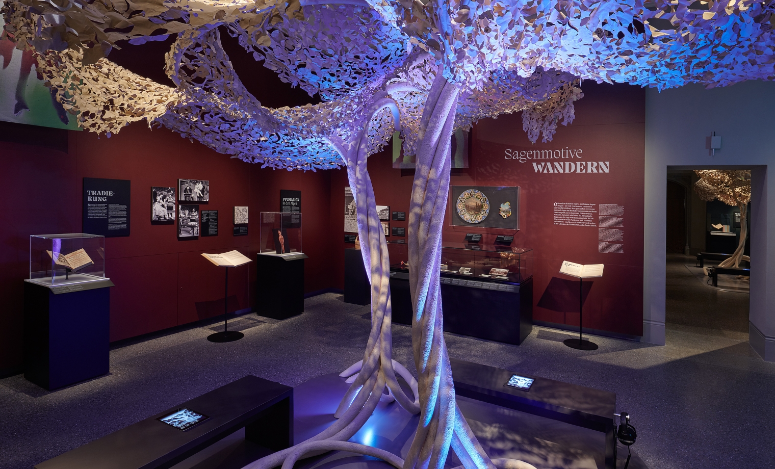 Ausstellung Sagenhafter Alpenraum. Sagen aus den Alpen. Schweizerisches Nationalmuseum Zürich. Szenografie und Gestaltungskonzept von Martina Nievergelt