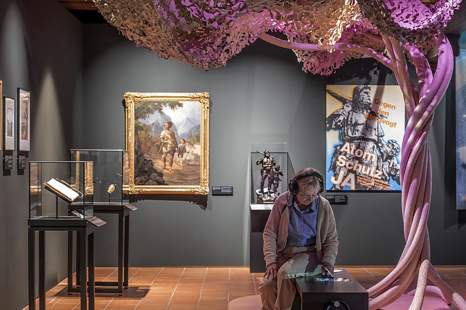Ausstellung Sagenhafter Alpenraum. Sagen aus den Alpen. Im Schweizerisches Nationalmuseum Zürich. Szenografie und Gestaltungskonzept von Martina Nievergelt