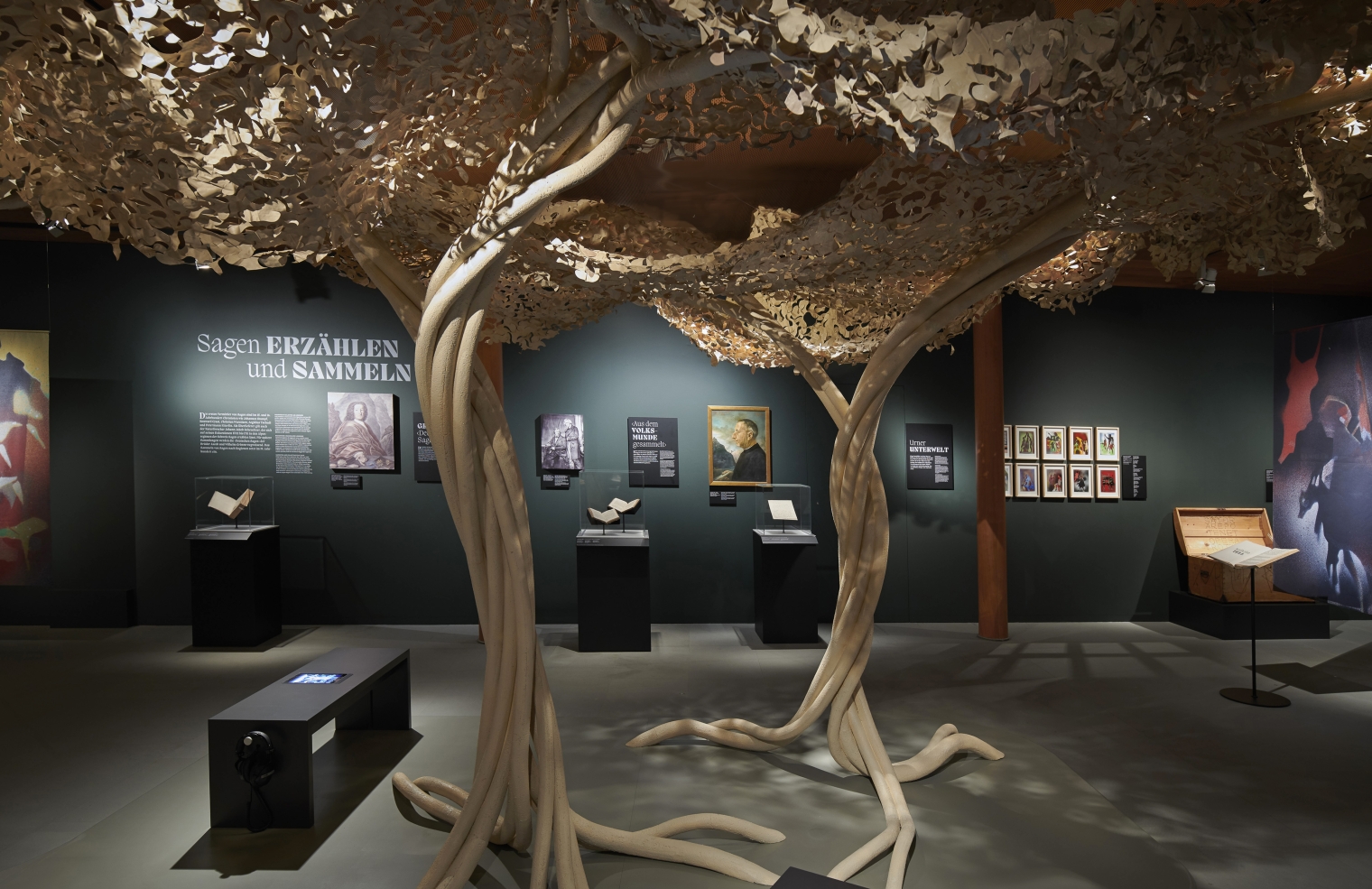 Ausstellung Sagenhafter Alpenraum. Sagen aus den Alpen. Schweizerisches Nationalmuseum Zürich. Szenografie und Gestaltungskonzept von Martina Nievergelt