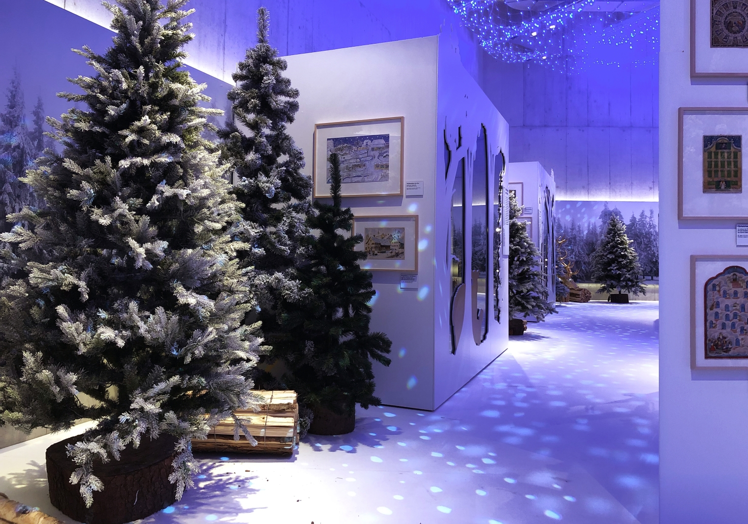 Jährliche Ausstellung Weihnachten & Krippen in winterlicher Weihnachtsstimmung. Schweizerisches Nationalmuseum Zürich. Aussattung und Gestaltungskonzept von Martina Nievergelt