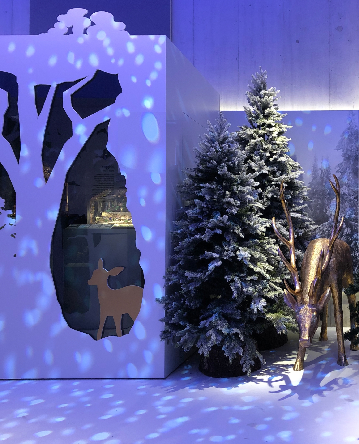 Jährliche Ausstellung Weihnachten & Krippen in winterlicher Weihnachtsstimmung. Schweizerisches Nationalmuseum Zürich. Aussattung und Gestaltungskonzept von Martina Nievergelt