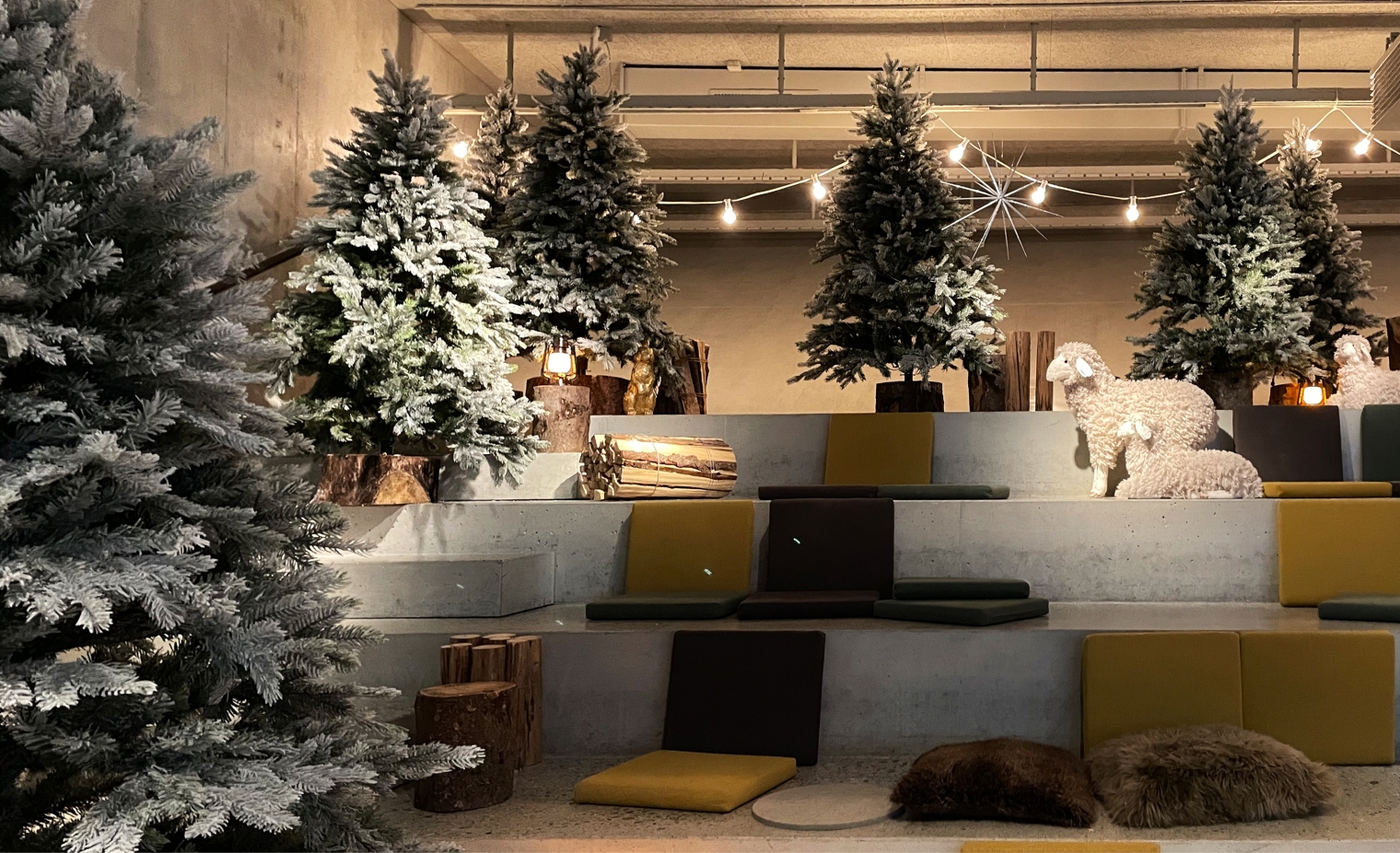 Kinderraum. Ausstellung Weihnachten & Krippen in winterlicher Weihnachtsstimmung. Schweizerisches Nationalmuseum Zürich. Aussattung und Gestaltungskonzept von Martina Nievergelt