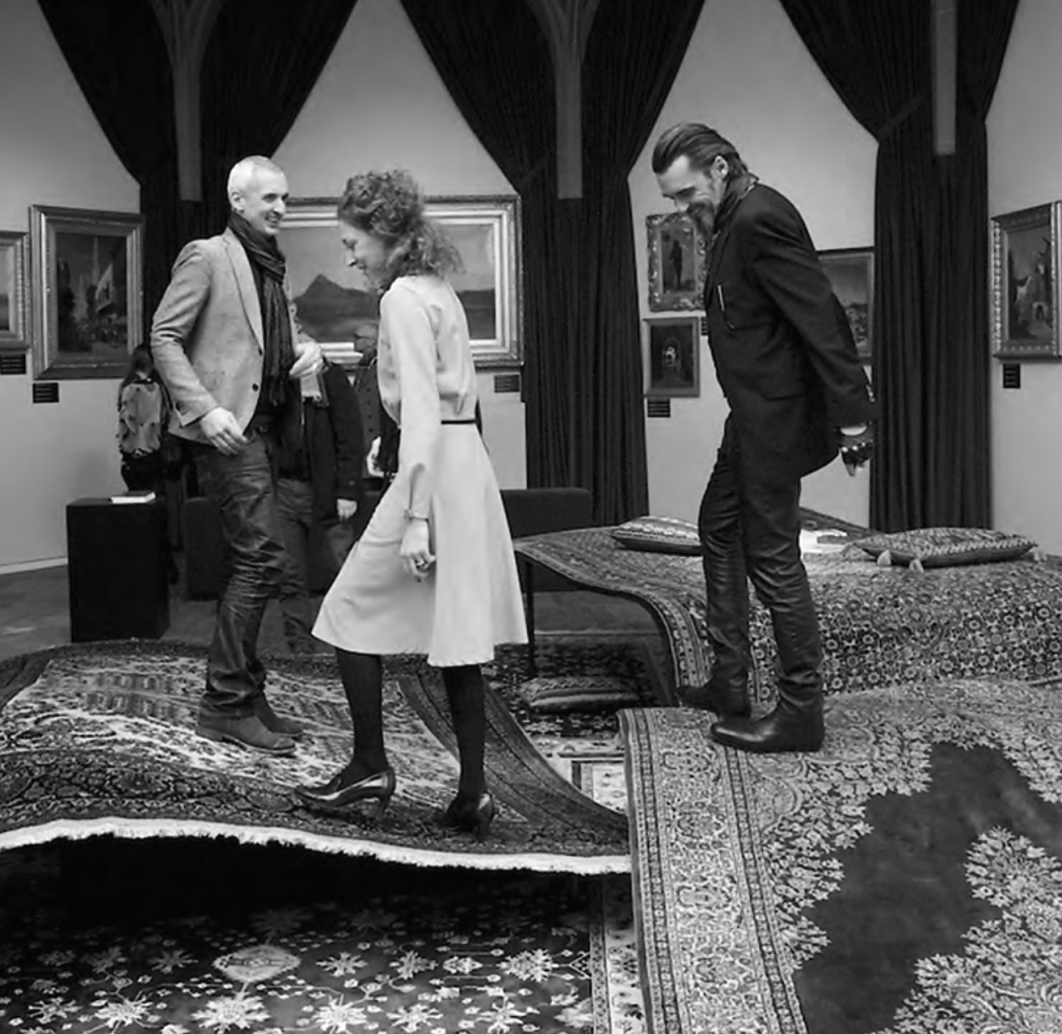 Ausstellung: Märchen, Magie und Trudi Gerster. Schweizerisches Nationalmuseum Zürich. Szenografie: Martina Nievergelt fliegende Teppiche