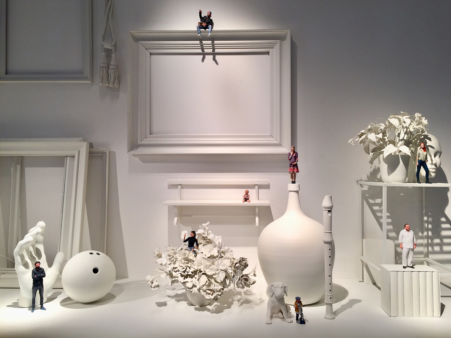 Ausstellung Twinsie. Du als 3 D Figur. Pop-up Galerie für Ifolor AG. White in White. Szenografie und Gestaltungskonzept von Martina Nievergelt