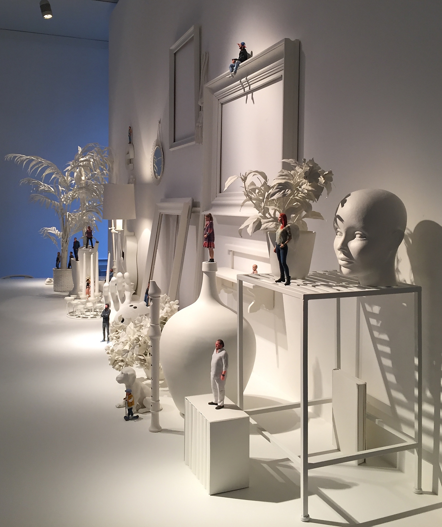 Ausstellung Twinsie. Du als 3 D Figur. Pop-up Galerie für Ifolor AG. White in White. Szenografie und Gestaltungskonzept von Martina Nievergelt