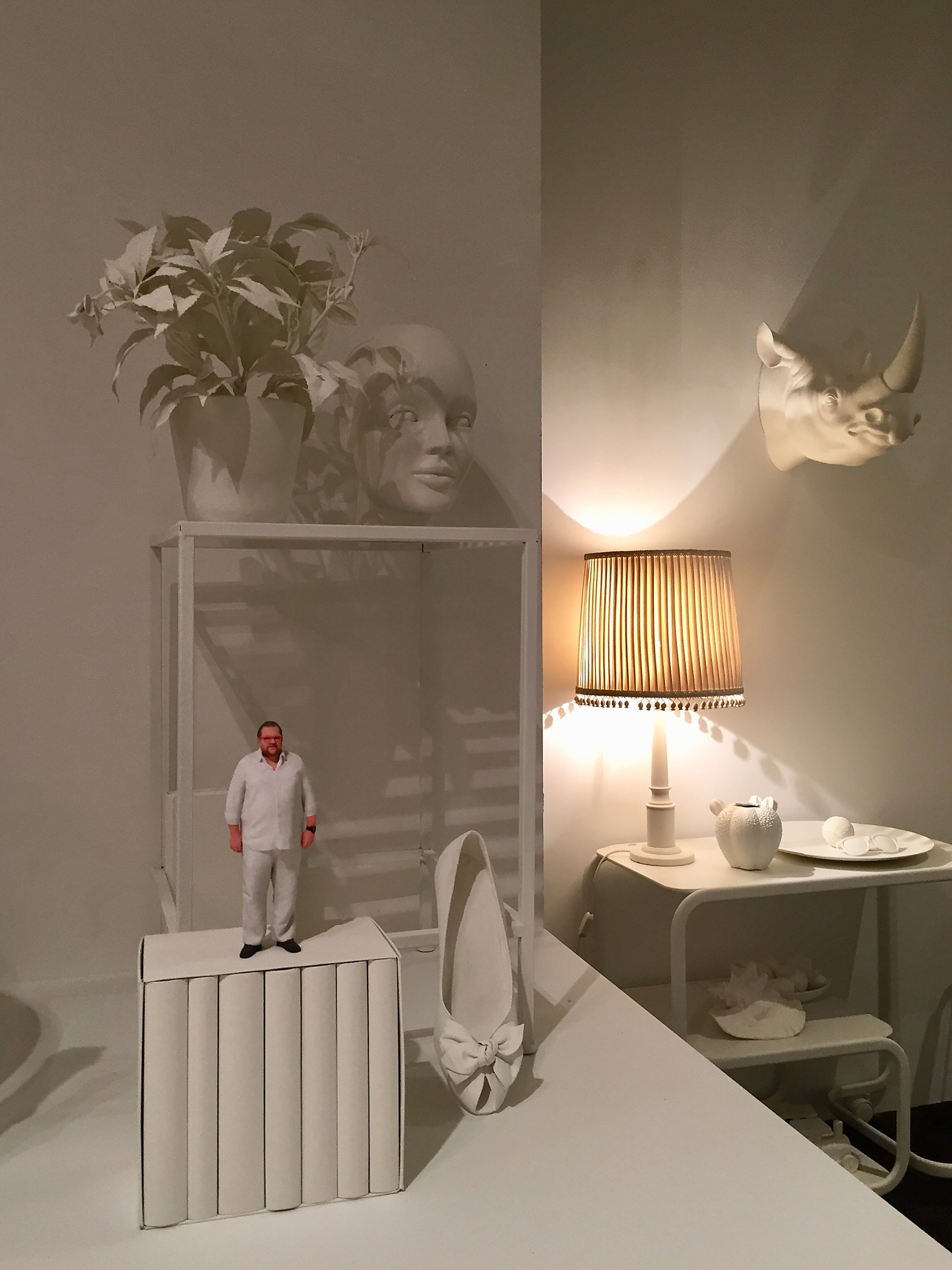 Ausstellung Twinsie. Du als 3 D Figur. Pop-up Galerie für Ifolor AG. White in White. Szenografie und Gestaltungskonzept von Martina Nievergelt