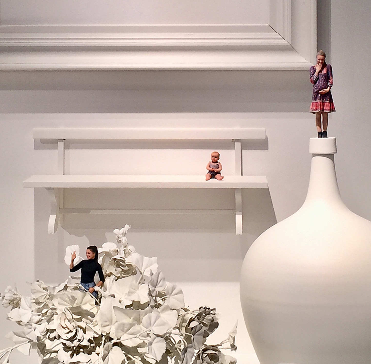 Ausstellung Twinsie. Du als 3 D Figur. Pop-up Galerie für Ifolor AG. White in White. Szenografie und Gestaltungskonzept von Martina Nievergelt