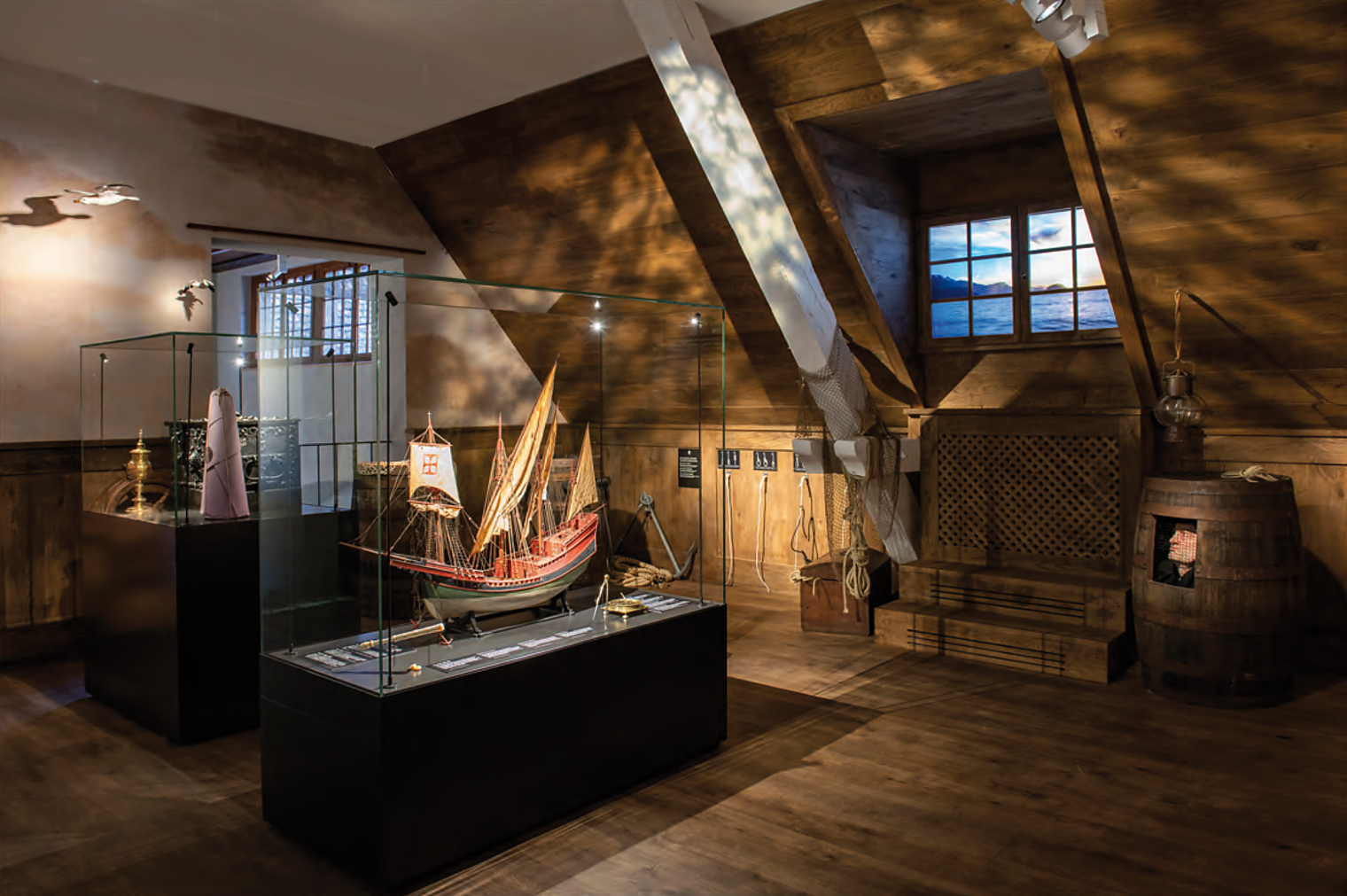 Handelsschiffraum. Familienausstellung Mit fliegendem Teppich durch die Geschichte. Schweizerisches Nationalmuseum Zürich. Szenografie und Gestaltungskonzept von Martina Nievergelt