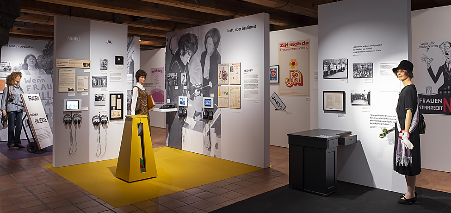 Ausstellung Eine Stimme haben. 50 Jahre Frauenstimmrecht Luzern im Historischen Museum. Szenografie und Gestaltungskonzept von Martina Nievergelt