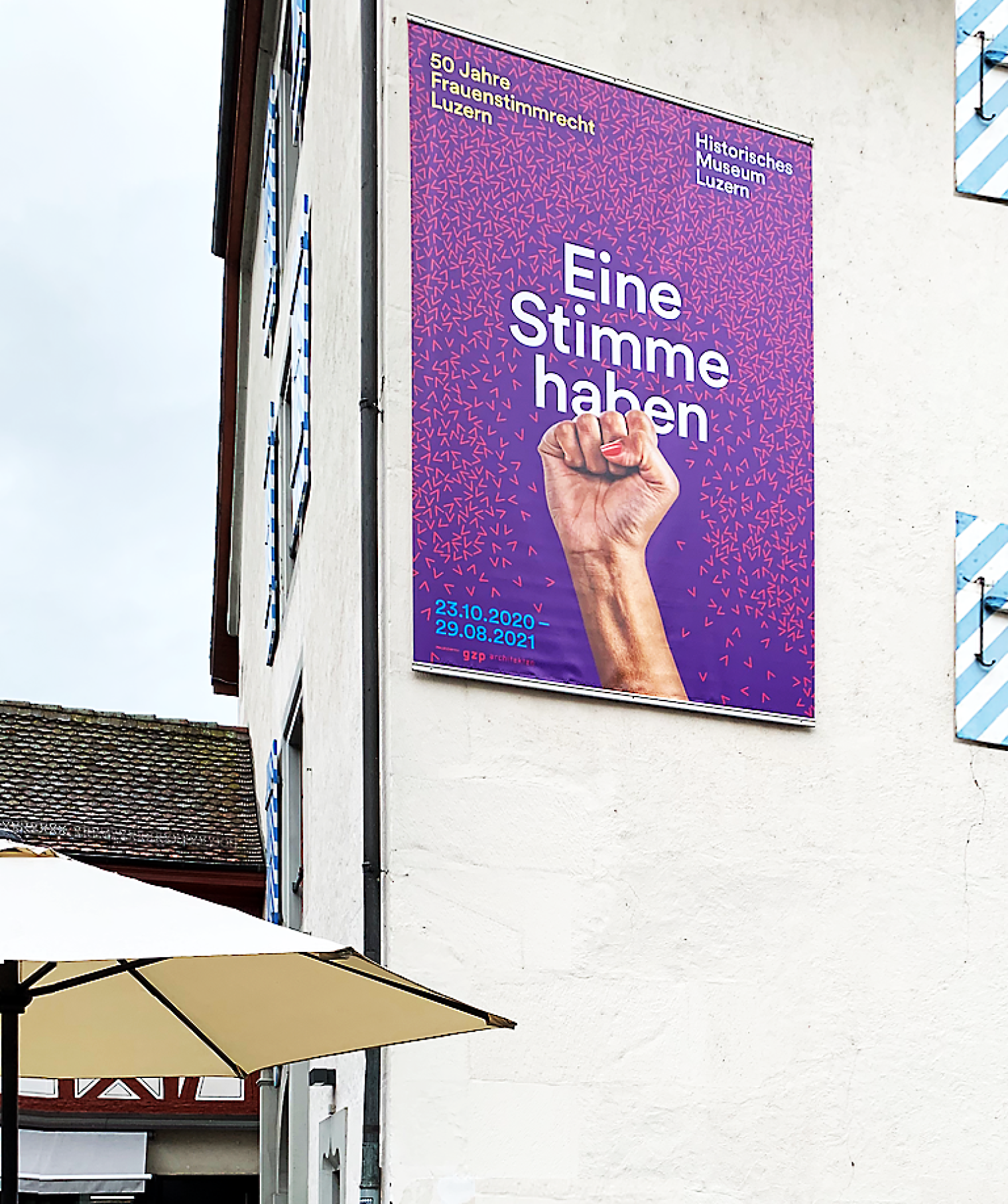 Plakat für die Ausstellung Eine Stimme haben. 50 Jahre Frauenstimmrecht Luzern im Historischen Museum. Szenografie und Gestaltungskonzept von Martina Nievergelt