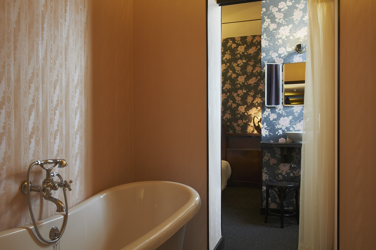 Hotel Le Berger. Inneneinrichtung vom legendärem Hotel „de Rendez-Vous“ im Art Deco Stil. 50 individuell gestaltete Hotelzimmer Interior-Design und Gestaltungskonzept von Martina Nievergelt.Room Jeanne
