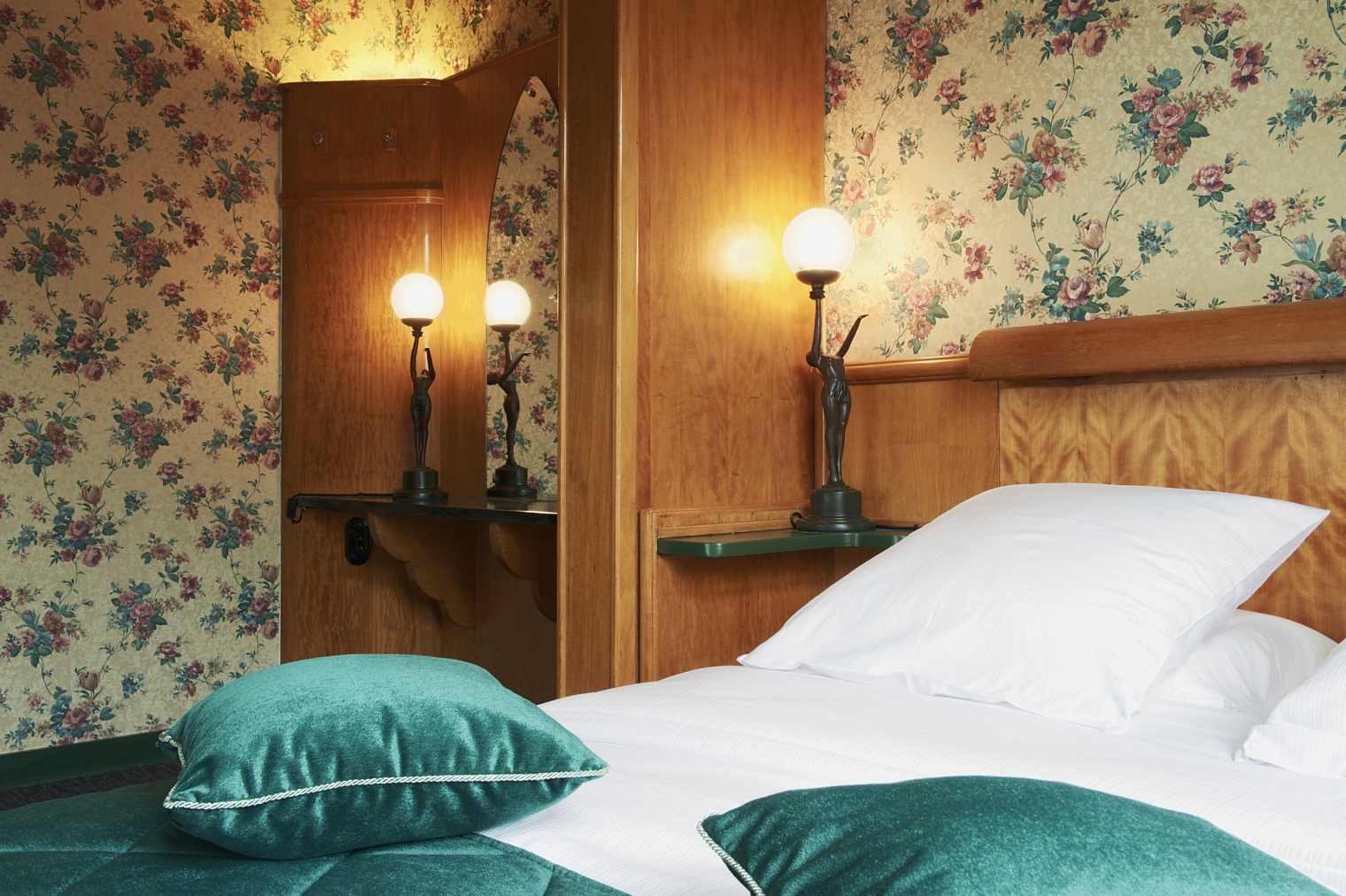 Hotel Le Berger. Inneneinrichtung vom legendärem Hotel „de Rendez-Vous“ im Art Deco Stil. 50 individuell gestaltete Hotelzimmer Interior-Design und Gestaltungskonzept von Martina Nievergelt. Room Manon