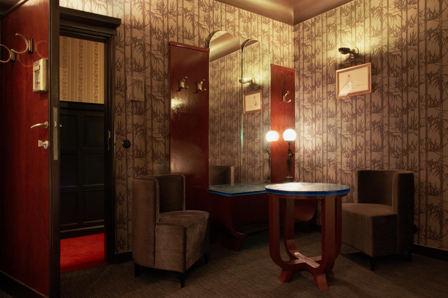 Hotel Le Berger. Inneneinrichtung vom legendärem Hotel „de Rendez-Vous“ im Art Deco Stil. 50 individuell gestaltete Hotelzimmer Interior-Design und Gestaltungskonzept von Martina Nievergelt. Room Ambre