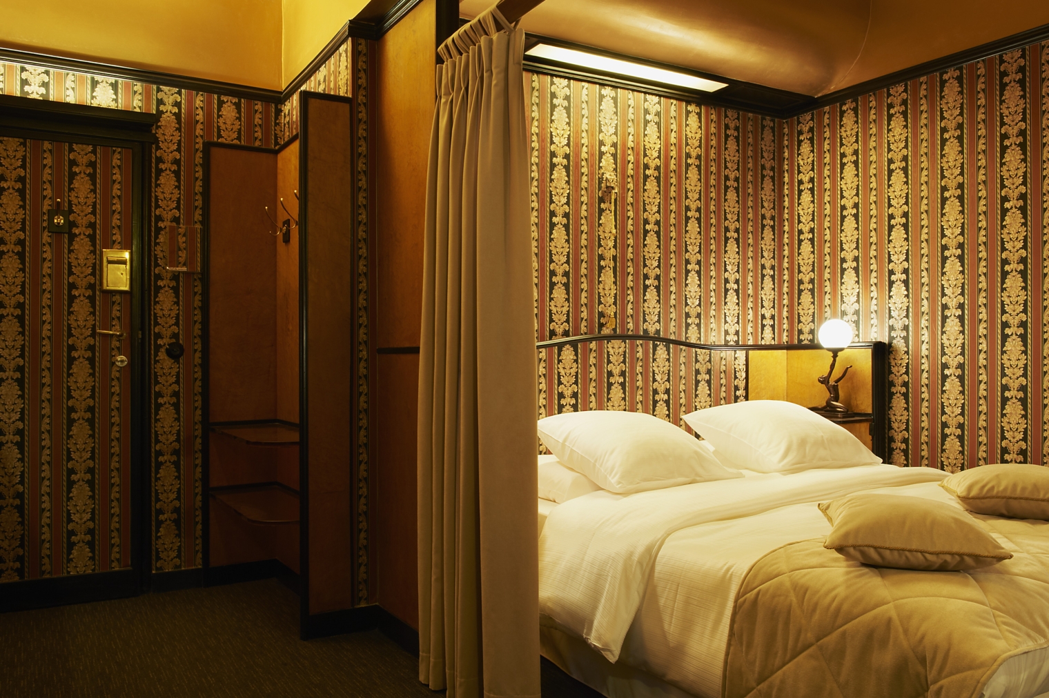 Hotel Le Berger. Inneneinrichtung vom legendärem Hotel „de Rendez-Vous“ im Art Deco Stil. 50 individuell gestaltete Hotelzimmer Interior-Design und Gestaltungskonzept von Martina Nievergelt.Room Antoinette
