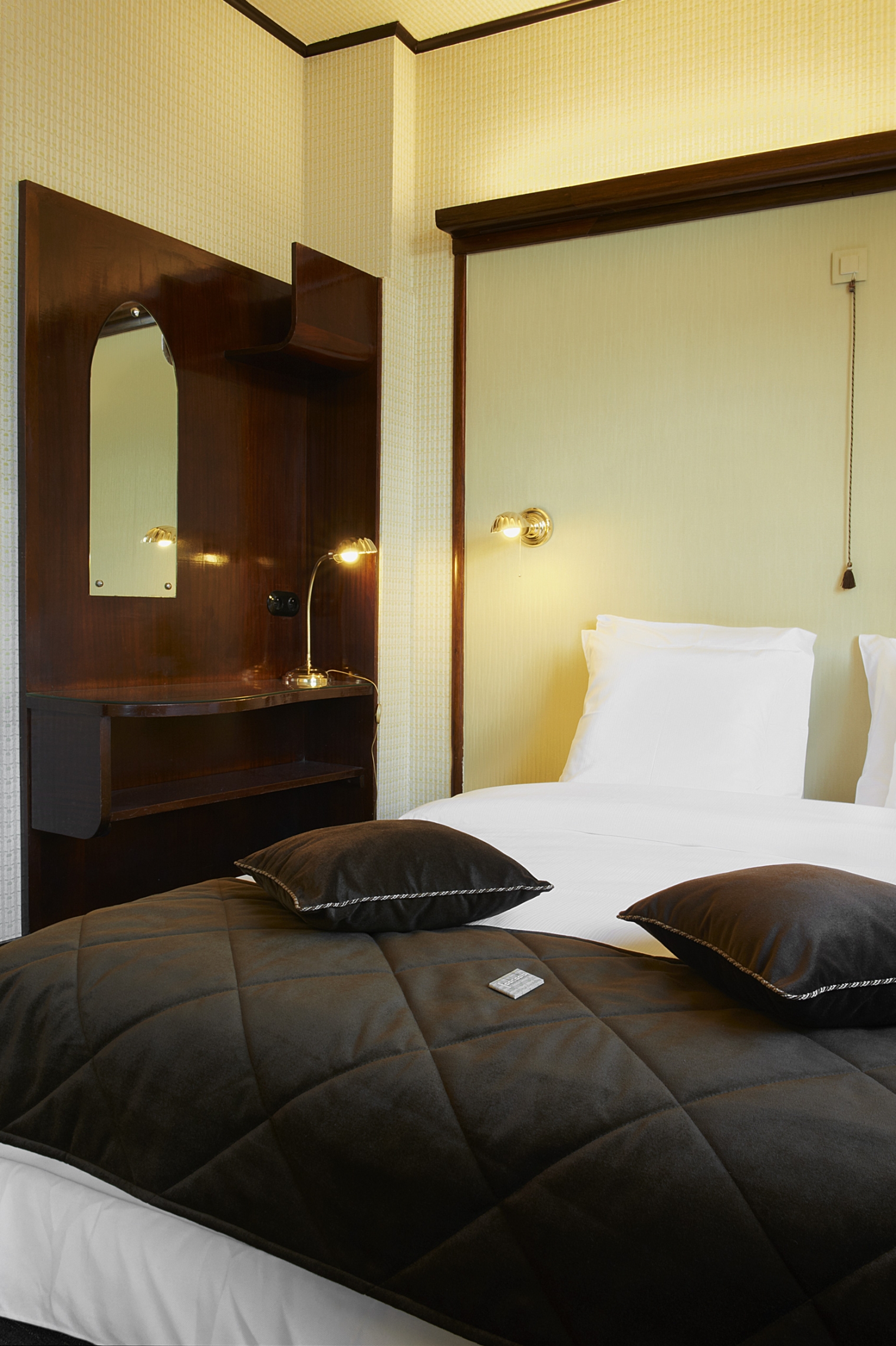 Hotel Le Berger. Inneneinrichtung vom legendärem Hotel „de Rendez-Vous“ im Art Deco Stil. 50 individuell gestaltete Hotelzimmer Interior-Design und Gestaltungskonzept von Martina Nievergelt.