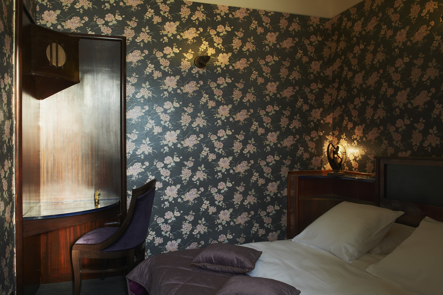 Hotel Le Berger. Inneneinrichtung vom legendärem Hotel „de Rendez-Vous“ im Art Deco Stil. 50 individuell gestaltete Hotelzimmer Interior-Design und Gestaltungskonzept von Martina Nievergelt.Room Jeanne