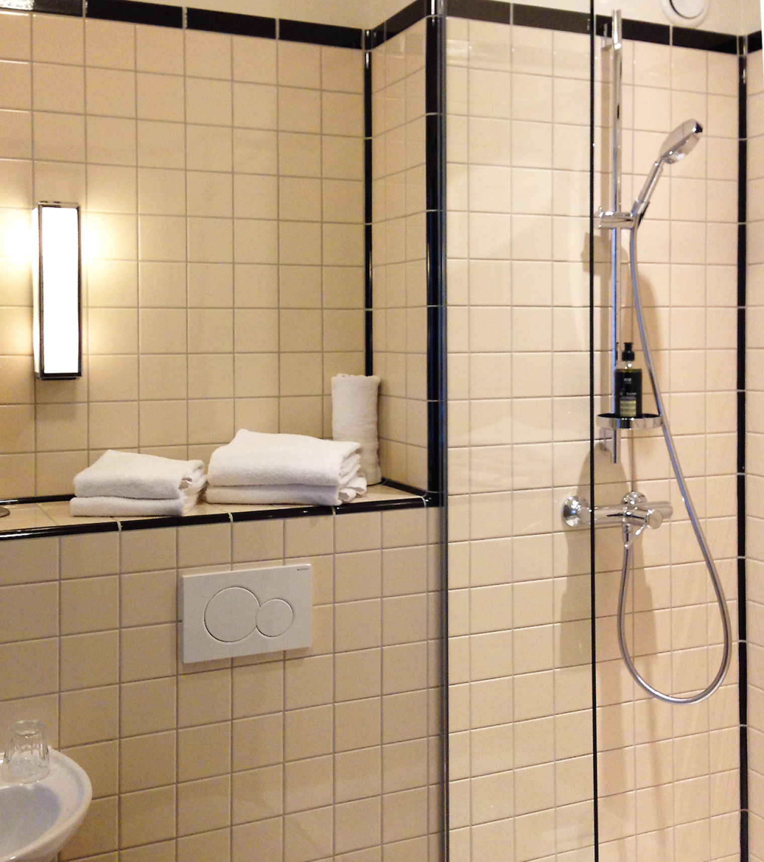 Hotel Berger Annex. Badezimmer